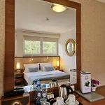 77 Restauracja 3*