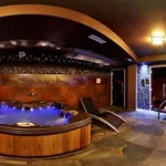 77 Restauracja 3*