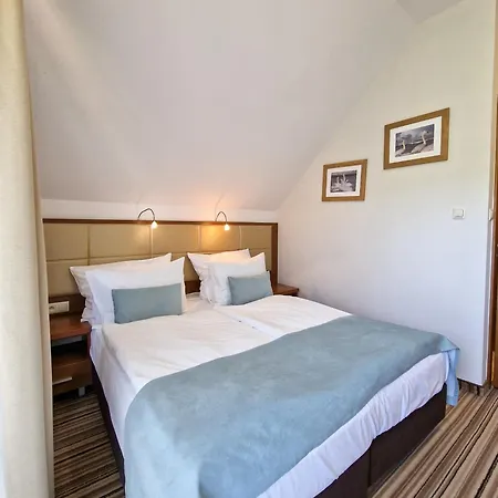 Hotel 77 Restauracja 3*