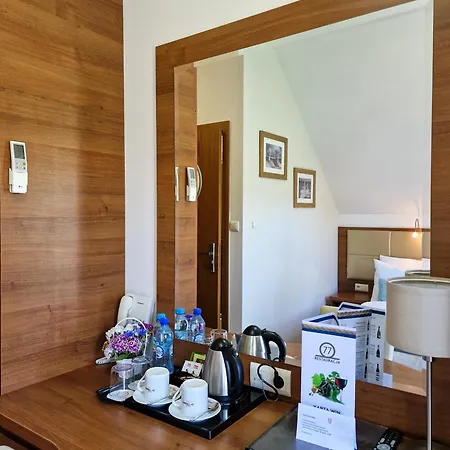 77 Restauracja Hotel 3*
