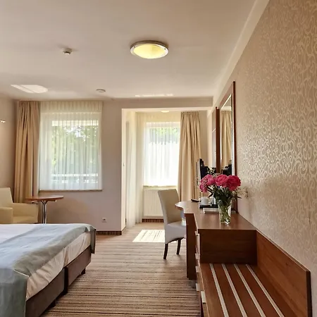 77 Restauracja Hotel