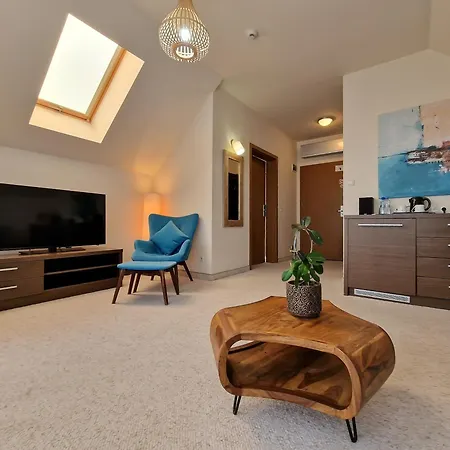 Hotel 77 Restauracja Chałupy