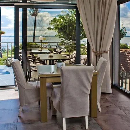 Hotel 77 Restauracja Chałupy