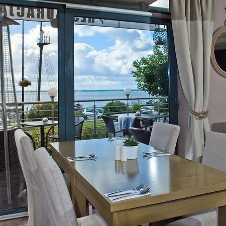 77 Restauracja 3* Chałupy