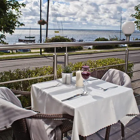 77 Restauracja Hotel 3*