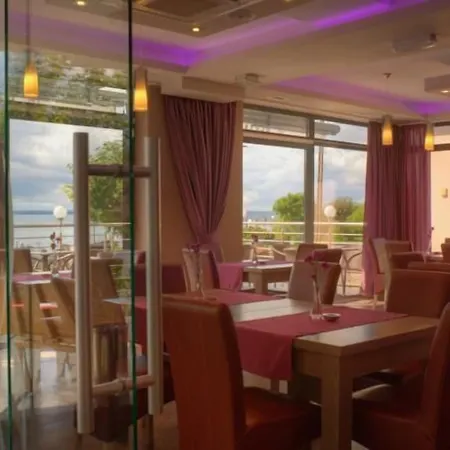 Отель 77 Restauracja 3*