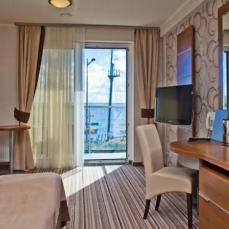 Отель 77 Restauracja 3*