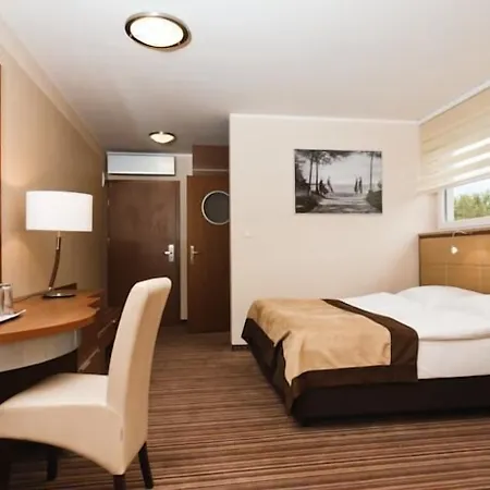 77 Restauracja Hotel 3*