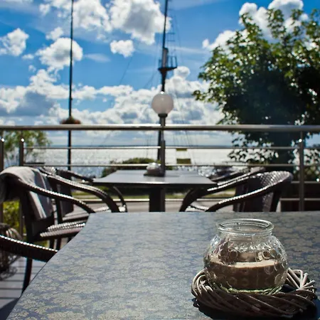 77 Restauracja Отель