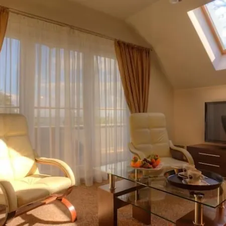 Hotel 77 Restauracja Chałupy