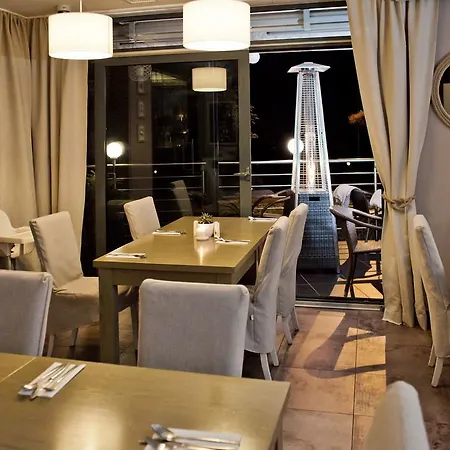 Отель 77 Restauracja Халупы