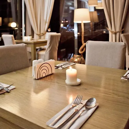 77 Restauracja 3* Халупы