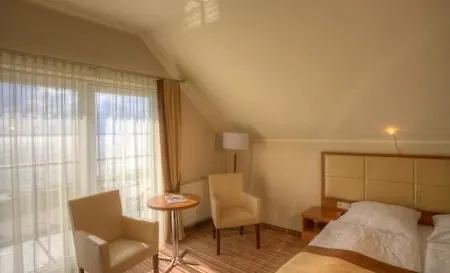 77 Restauracja Hotel 3*