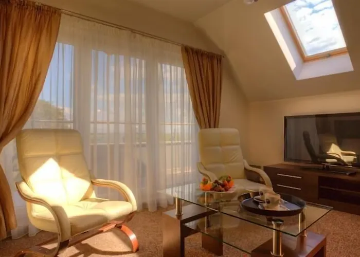 Hotel 77 Restauracja Chałupy