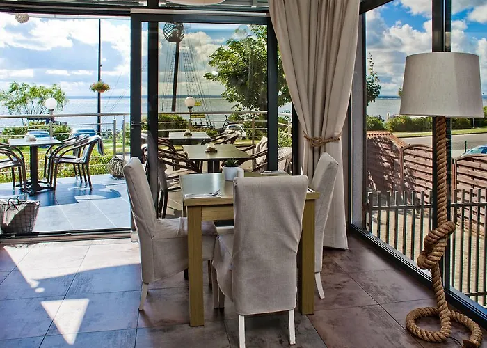 77 Restauracja 3* Chałupy